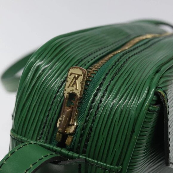 LOUIS VUITTON Epi Jeune Fille MM Shoulder Bag Green M52154 LV Auth 119058 - Picture 12 of 16